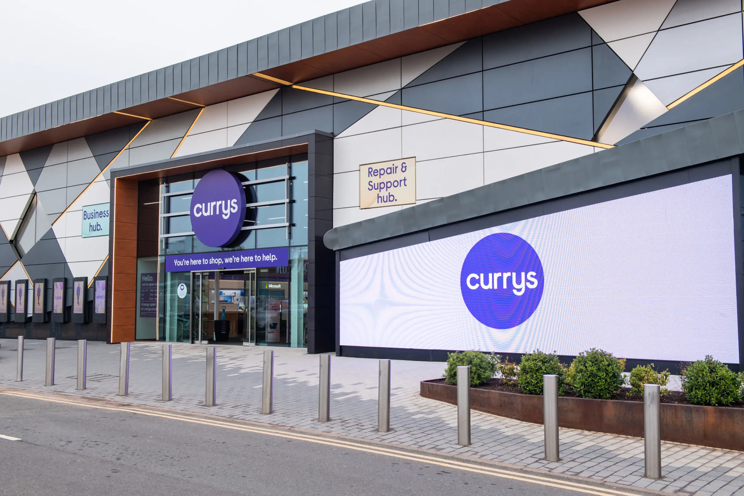 Currys store.